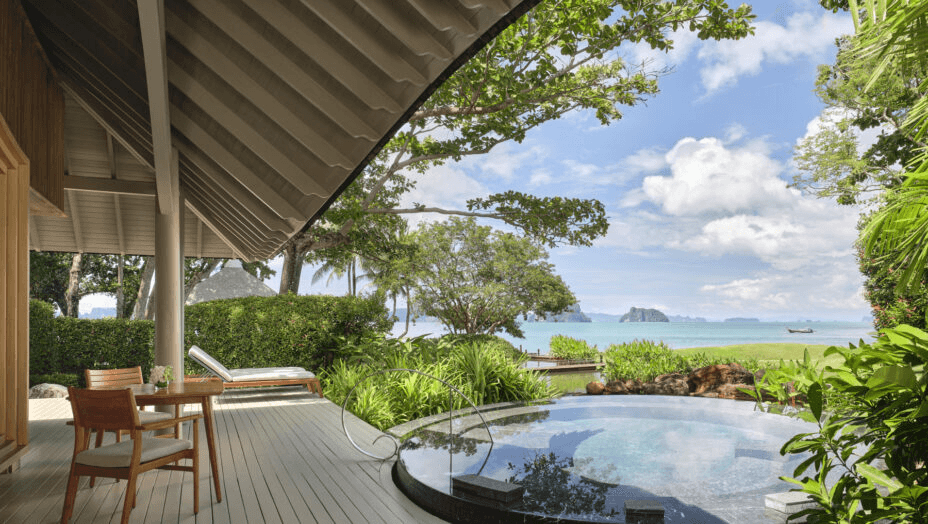 Pavilion terrace with a round pool facing the sea