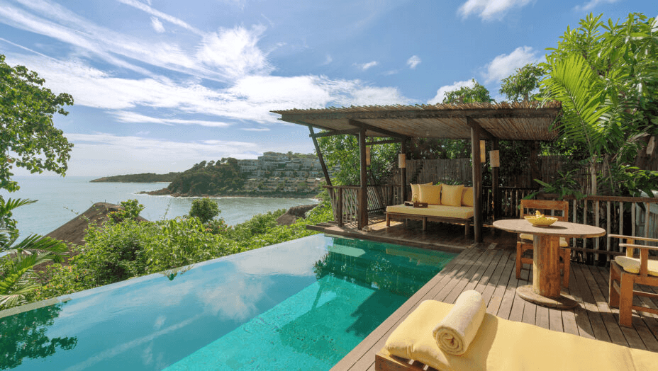 Villa infinity pool and sala overlooking the sea